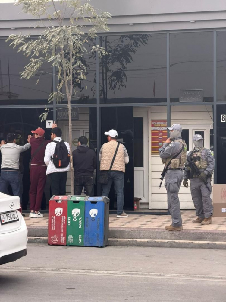 ГКНБ провел массовые обыски в обменных пунктах на КПП "Достук - Автодорожный" (видео)