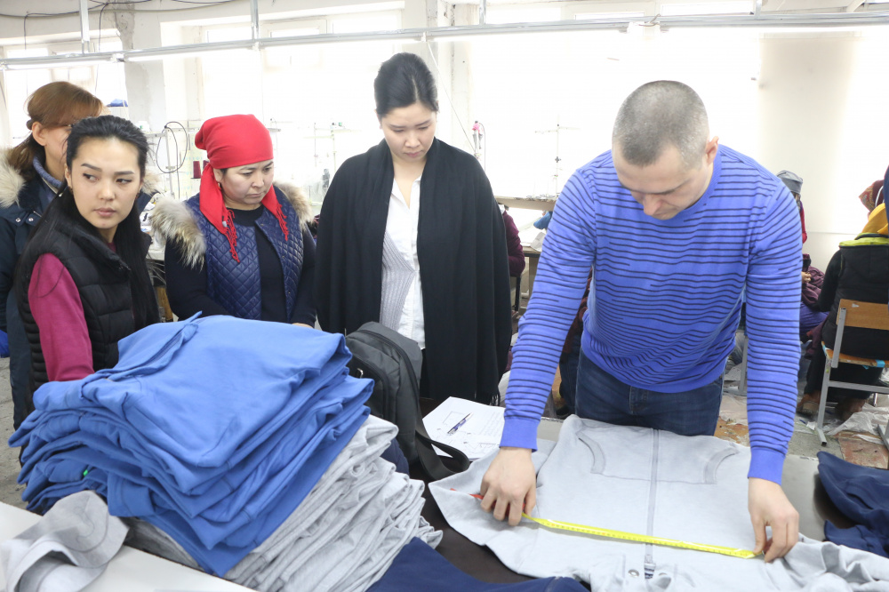 Фабрика киргизия одежда. Швейная фабрика Zema Кыргызстан. Кыргызстан текстильная фабрика. Швейная фабрика в Киргизстане. Текстильная фабрика Бишкек.