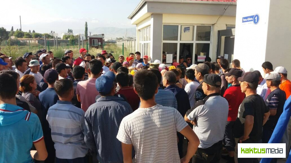 Пьяный гражданин Китая, являющийся директором завода, избил рабочего в Сокулуке
