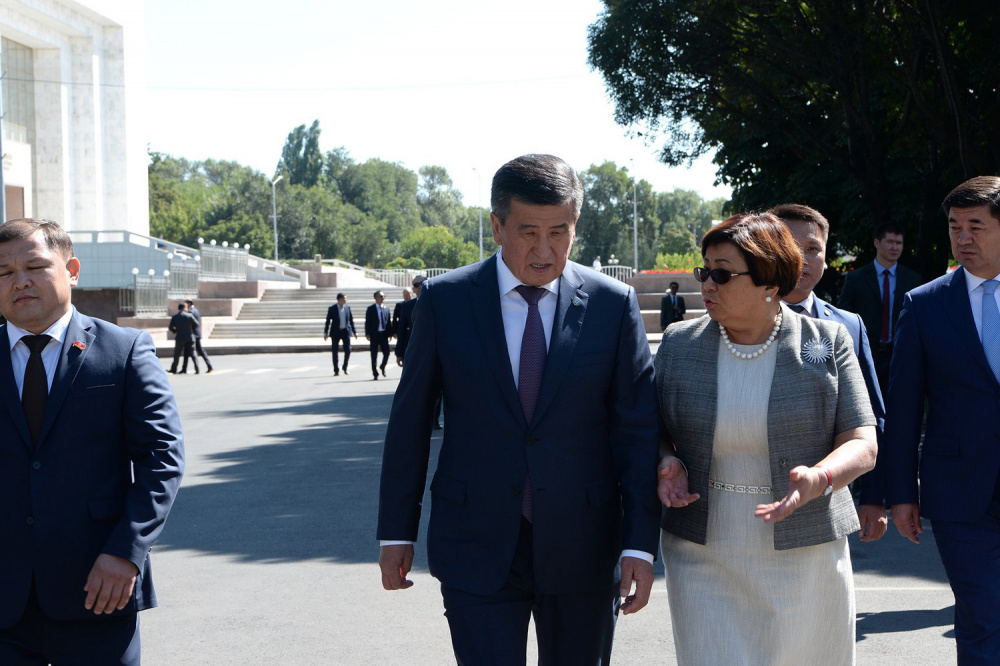 Юр лица киргизия. Атамбаев и рощп Отумбаева.