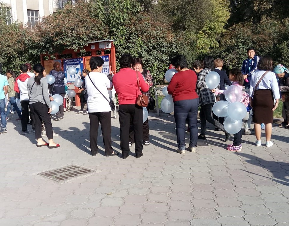 В Бишкеке проходит марш "За равные права". Напомнить об условиях жизни ЛОВЗ