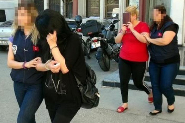 В Турции 5 кыргызстанок арестовали и депортировали за проституцию