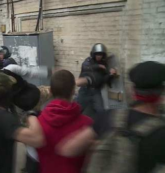 В Московском районе жестоко избили милиционеров. Суд и следователь отпустили подозреваемых