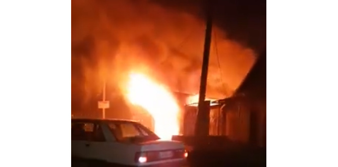 В Токмаке сгорел магазин, где продавали контрабандные ГСМ. Весь город был задымлен