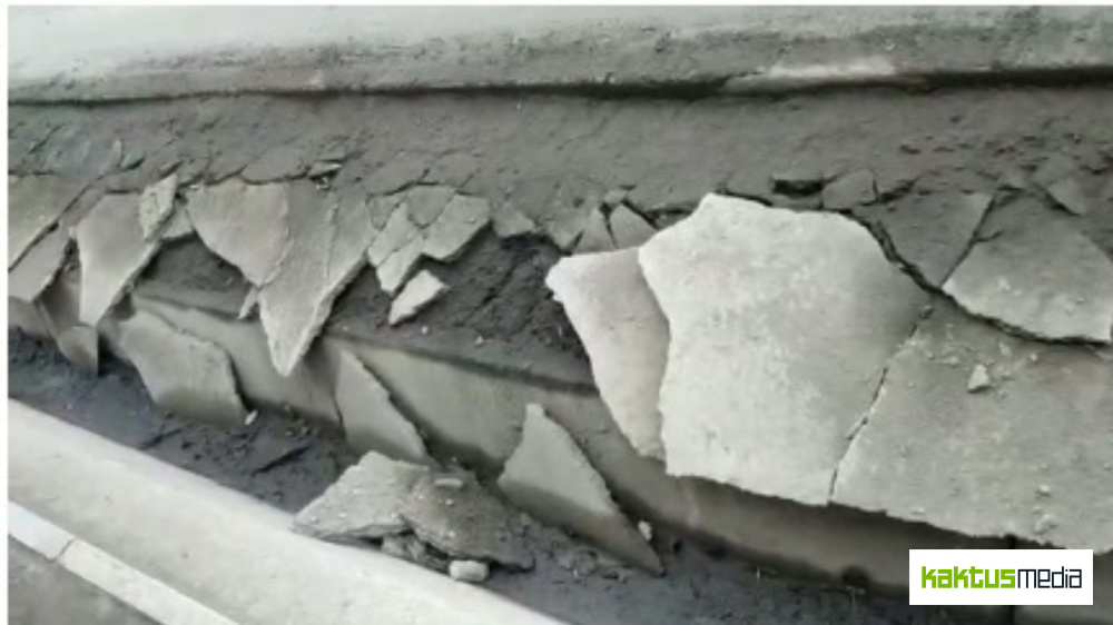 Call-центр: бетонные отмостки на Джамгырчинова начали отваливаться