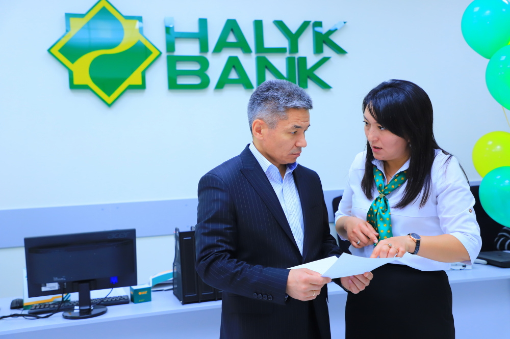 Bank kyrgyzstan. Халык банк Киргизия. Halyk Bank Бишкек. Халык банк Кыргызстан лого. Отделение халык банка.