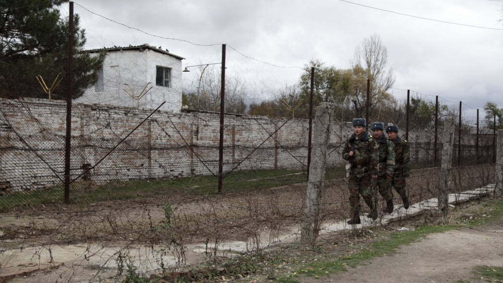 Из-за конфликта на границе с Таджикистаном тюрьмы в КР переведены на усиленный режим