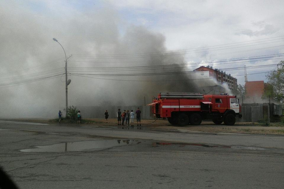 В Бишкеке горит кафе 