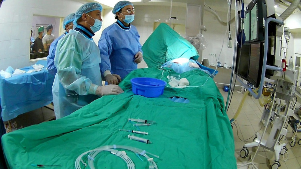 В Кыргызстане провели ювелирную операцию на головном мозге без скальпеля