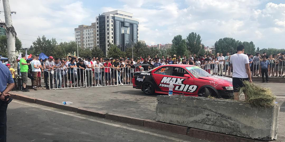 ДТП на турнире по дрифту в центре Бишкека. Мэрия хочет запретить подобные мероприятия