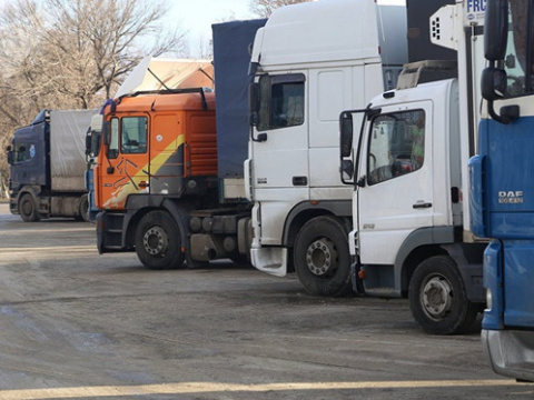 Минфин Казахстана: Пропускные пункты Кыргызстана дают лазейку для серого импорта