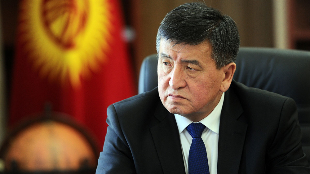 Сооронбай Жээнбеков прервал отпуск и направился в Бишкек