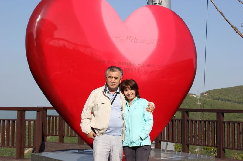 Супруга Текебаева поздравила его с годовщиной свадьбы