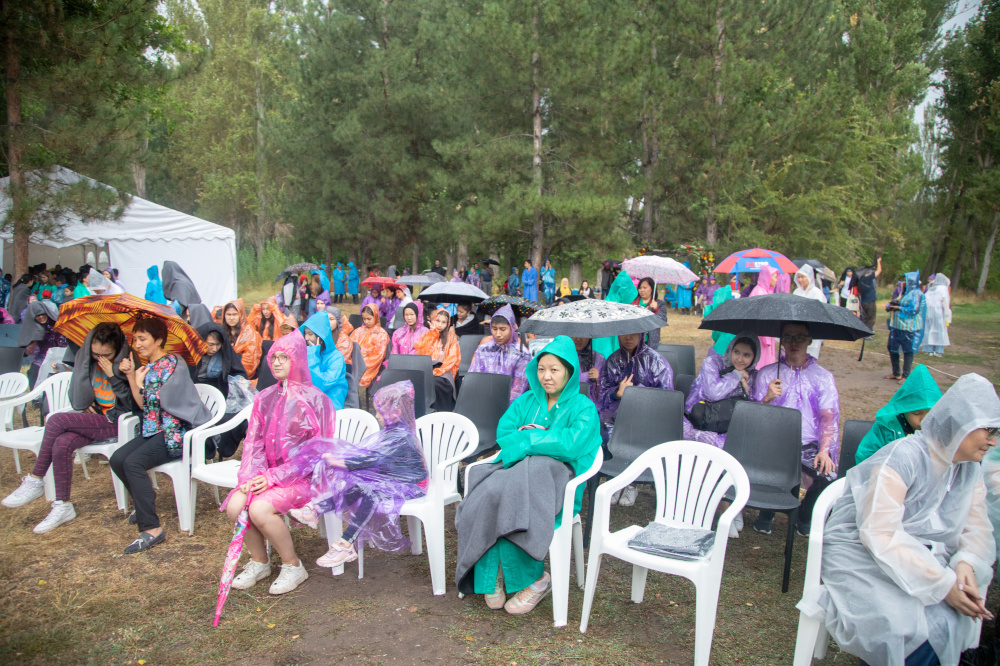 В Карагачевой роще прошел экофестиваль. Как улучшить экологию в Бишкеке