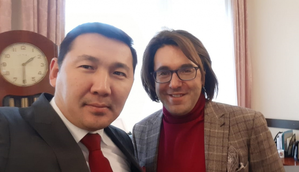 Андрей Малахов посетил посольство Кыргызстана в Москве. Фото и видео