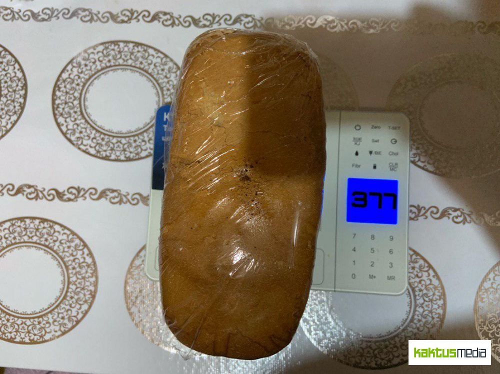 1 кусочек хлеба грамм. Весовой хлеб. 100 Грамм батона. Вес куска хлеба. Вес одного ломтика хлеба.