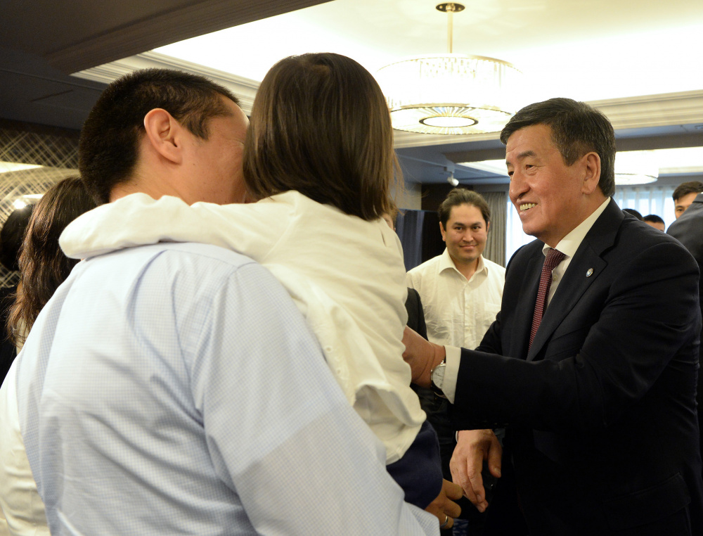 Жээнбеков встретился с соотечественниками, проживающими в Японии