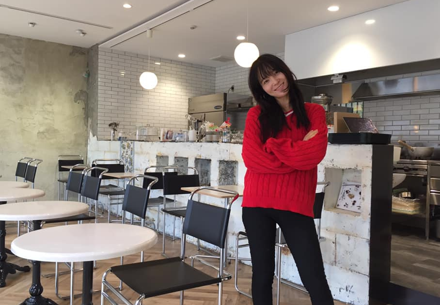Кыргызстанка открыла кафе в Японии: просит советы в Twitter и радуется первым посетителям