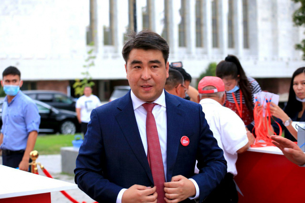 В Бишкеке проходит съезд партии "Ата-Мекен": Текебаев не будет баллотироваться в депутаты
