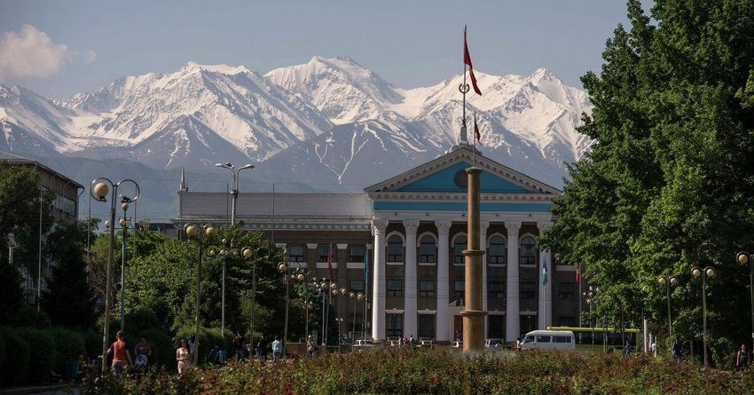 Бишкек потерял 878 млн сомов из-за пандемии. Налоговикам предлагают беседовать с бизнесом