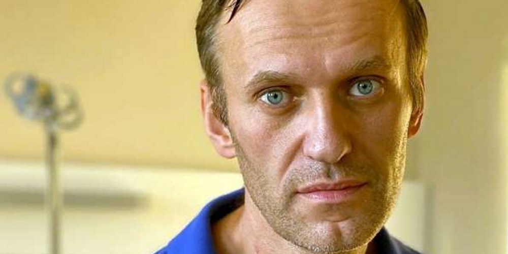 Путин заявил, что лично поручил разрешить Навальному вылететь в Германию