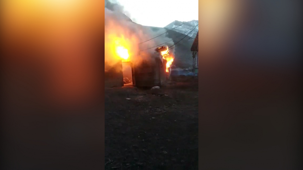 На угольном месторождении сгорел контейнер с документацией (видео)