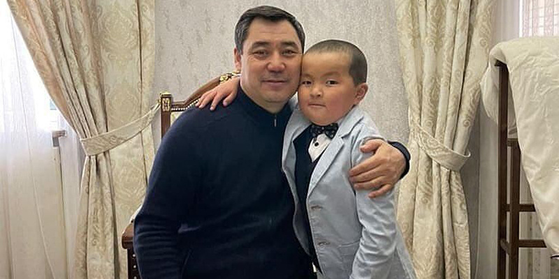 Мальчик, просивший Жапарова построить школу, встретился с президентом. Фото