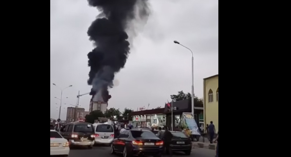 В столице Таджикистана прогремел взрыв на автозаправке. Видео