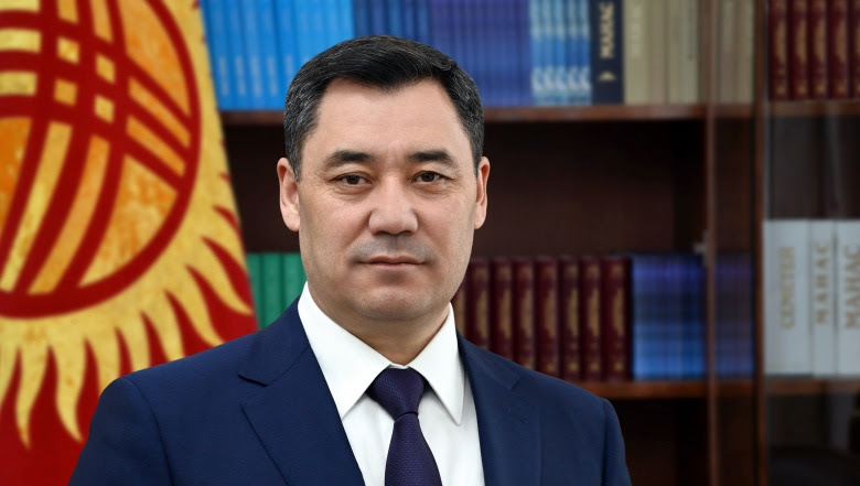 Садыр Жапаров поздравил кыргызстанок с Днем матери