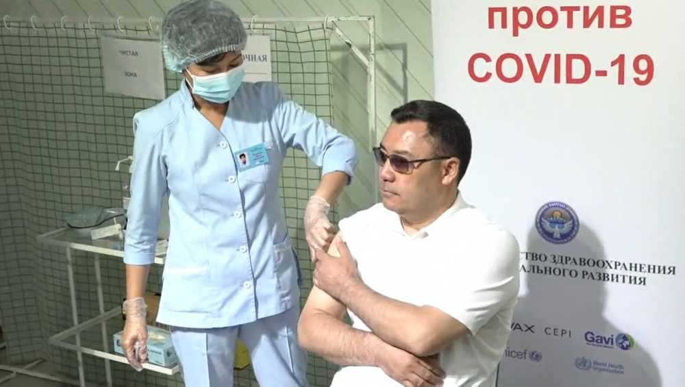 Президент Садыр Жапаров привился от коронавируса. Какой вакциной?