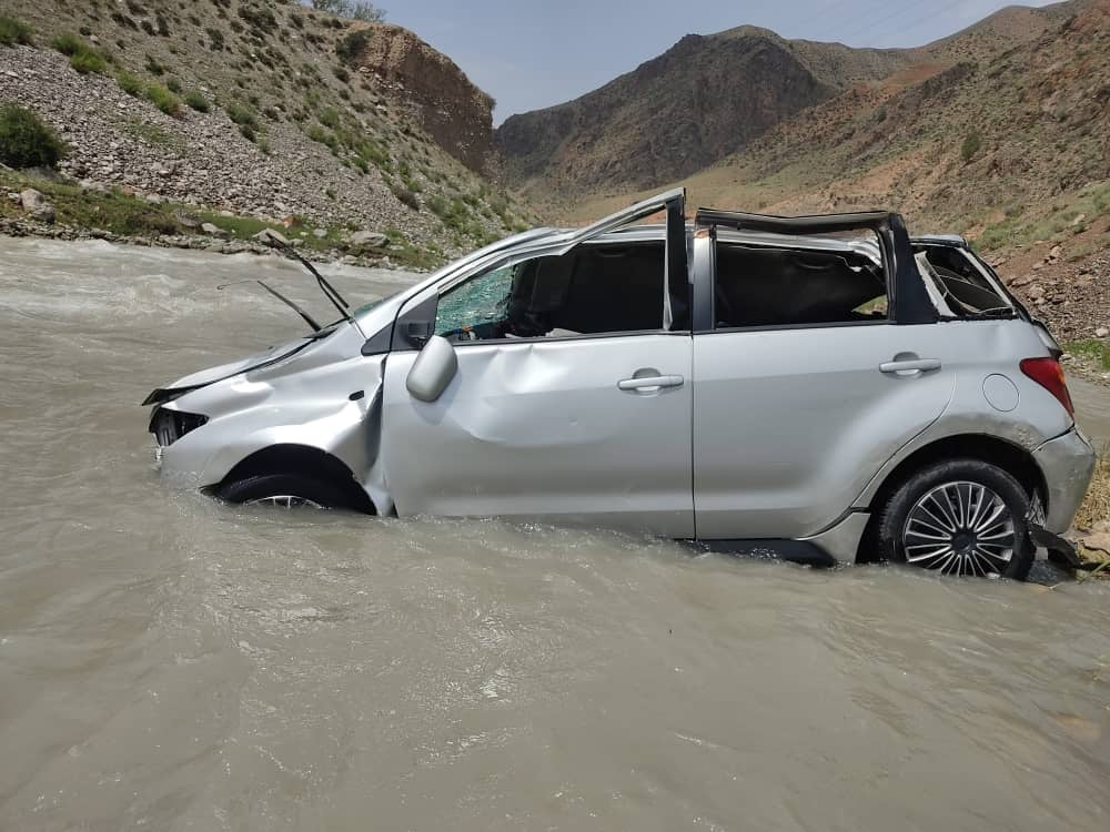 В Ошской области авто упало в горную реку. Погибли мужчина и женщина