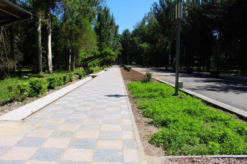 Парк "Карагачевая роща" в Бишкеке
