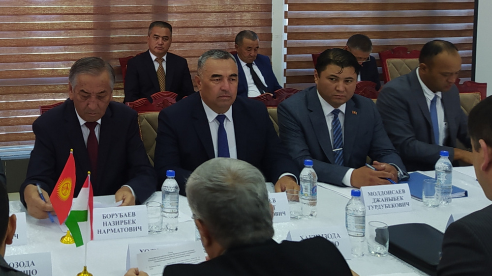 По границам Кыргызстана и Таджикистана подписали рабочий топографический протокол