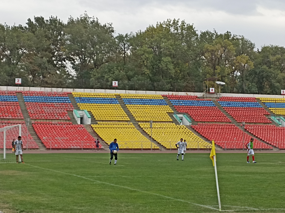 Стадионы 1 8. Стадион д.Омурзакова,. Стадион Омурзакова Бишкек. Стадион Италмас. Мокроусово стадион.