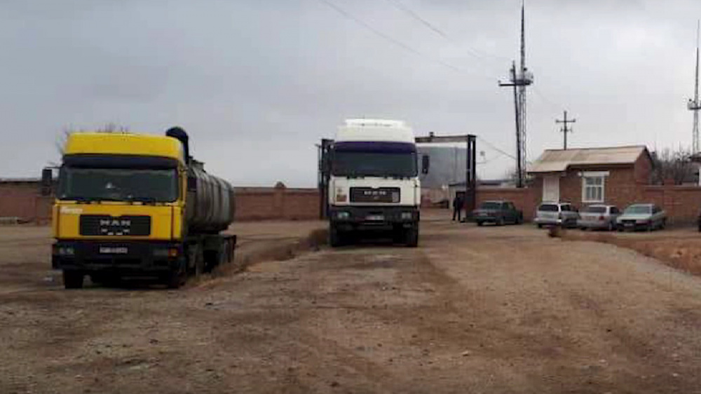 Контрабанда бензина и дизеля в Таджикистан продолжается? В ГКНБ уверяют, что это не так