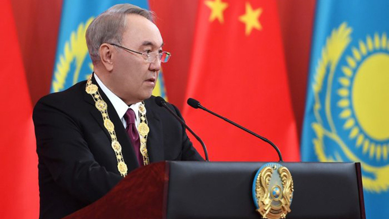 Аркадий Дубнов продолжает утверждать, что Нурсултан Назарбаев в Китае