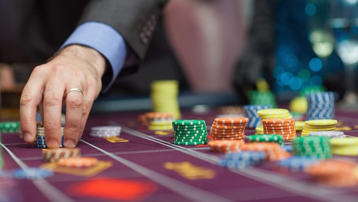 Видеоопрос: Что думают депутаты об открытии казино (некоторые признались, что играли)