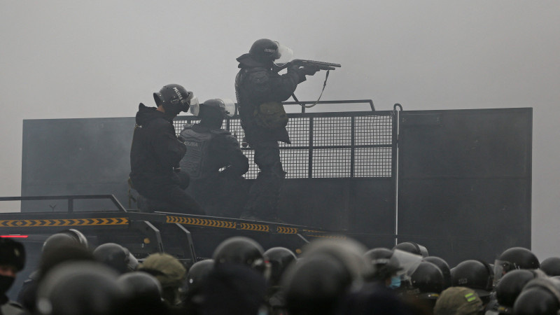 В Казахстане задержали восьмерых  сотрудников спецслужб из-за январских событий