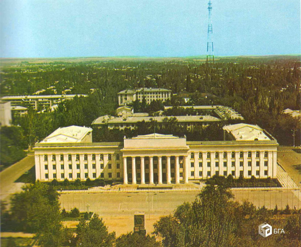 История Дома правительства, откуда Садыр Жапаров хочет съехать