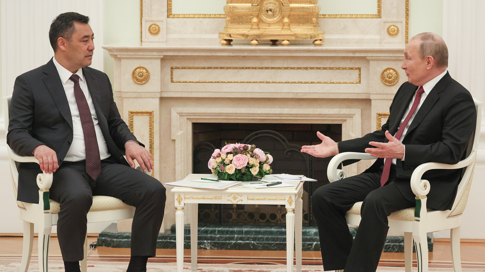 Садыр Жапаров провел встречу с Владимиром Путиным в формате тет-а-тет