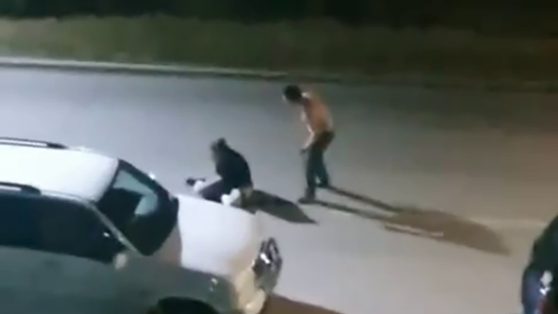 Call-центр: в Бишкеке полуголый мужчина посреди улицы напал на девушку