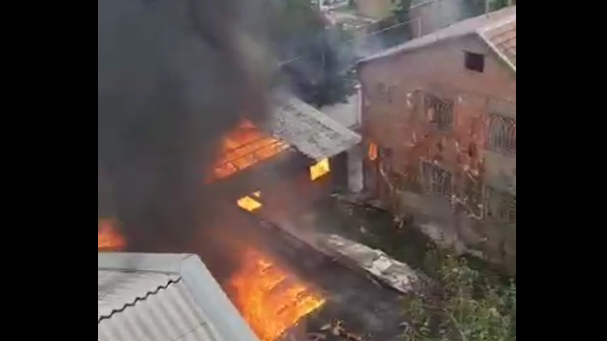 Все проезды застроены домами. Видео с пожара в детском саду Бишкека