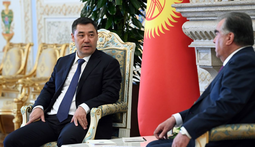 Садыр Жапаров и Эмомали Рахмон обсудили вопросы кыргызско-таджикских отношений