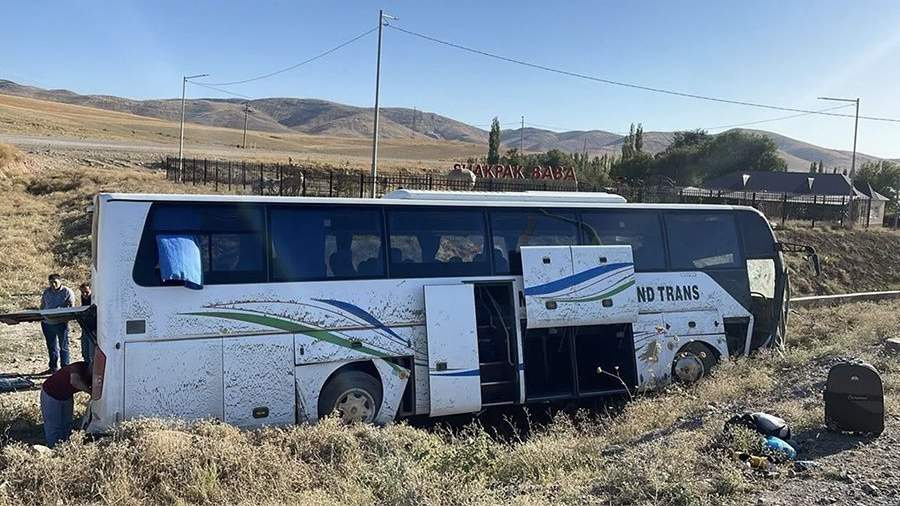 Вылетел в кювет  автобус, ехавший из Узбекистана в Кыргызстан. Пострадали 12 человек