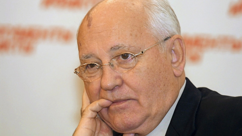 Садыр Жапаров выразил соболезнования Путину в связи со смертью Горбачева