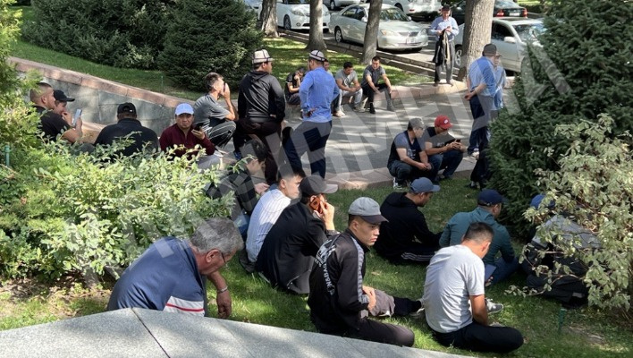 Оппозиция просит Садыра Жапарова не делить народ Кыргызстана