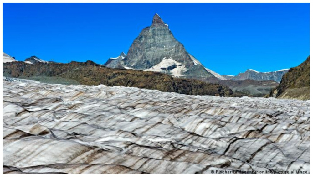"Замедлить невозможно". Ледники в Альпах Швейцарии тают с катастрофической скоростью