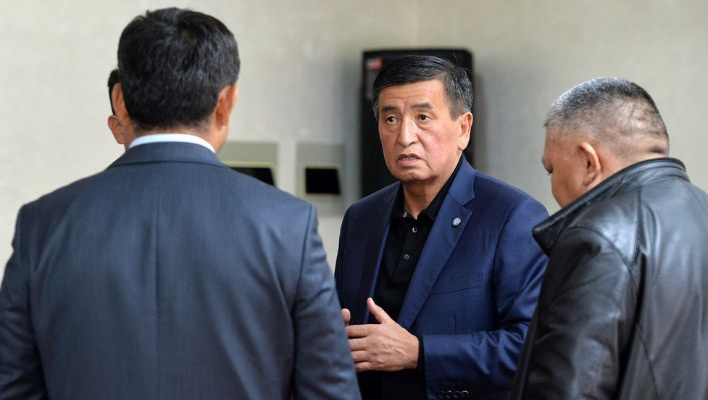 Суваналиев считает, что Жээнбеков отдал власть взамен требования, касающегося Атамбаева