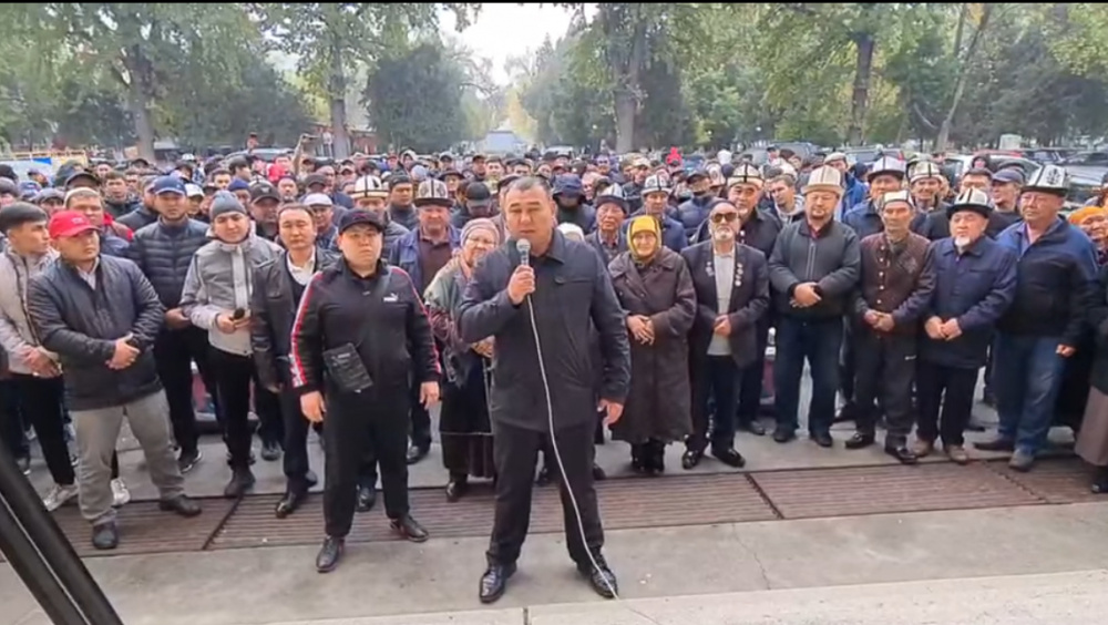"Ханы Кыргызстана". В Джалал-Абаде провели митинг в поддержку Жапарова и Ташиева. Видео