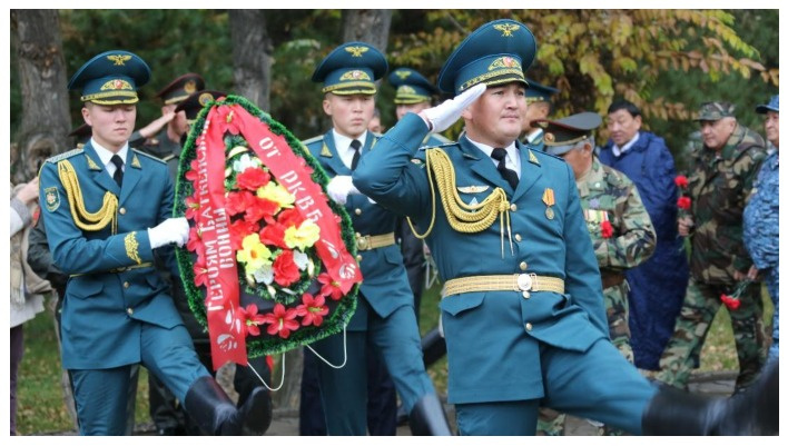 В Бишкеке почтили память воинов-баткенцев (фото)